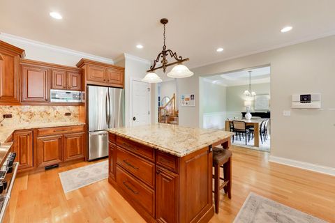 Tiny photo for 713 N Beverly Lane, Arlington Heights, IL 60004 (MLS # 12658952)