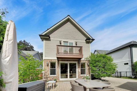 Tiny photo for 713 N Beverly Lane, Arlington Heights, IL 60004 (MLS # 12658952)