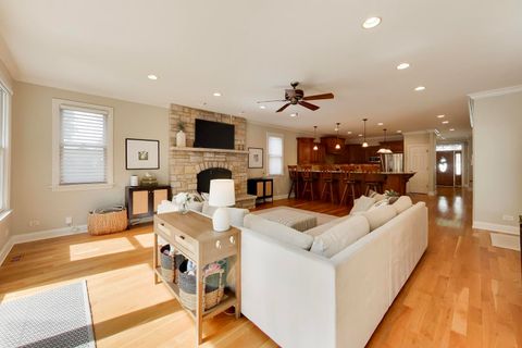 Tiny photo for 713 N Beverly Lane, Arlington Heights, IL 60004 (MLS # 12658952)