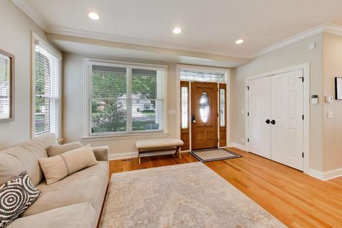 Tiny photo for 713 N Beverly Lane, Arlington Heights, IL 60004 (MLS # 12658952)