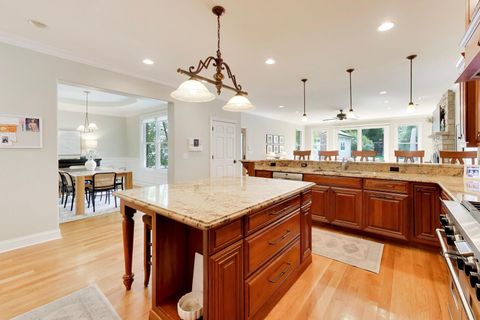 Tiny photo for 713 N Beverly Lane, Arlington Heights, IL 60004 (MLS # 12658952)