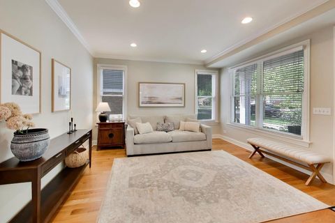 Tiny photo for 713 N Beverly Lane, Arlington Heights, IL 60004 (MLS # 12658952)