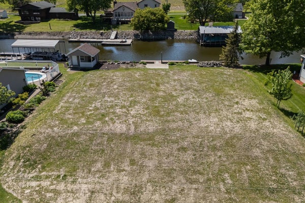 3550 E HARBOR DR, BETTENDORF, IA 52722 - Image bb0b273a7b2fbb54c812f4ada6ed72d6/3385273109