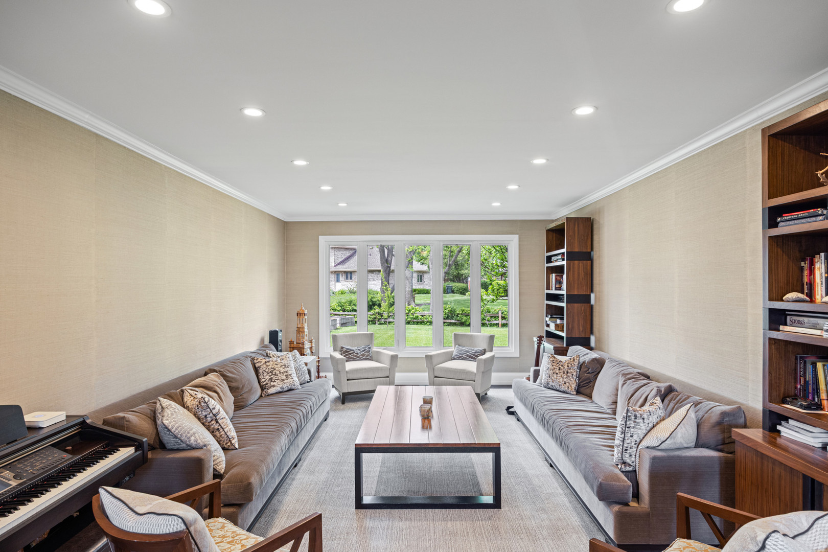 412 Stratford Lane