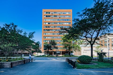 Photo of 6118 N Sheridan Road #305, Chicago, IL 60660 (MLS # 12492592) Photo of 6118 N Sheridan Road #305, Chicago, IL 60660 (MLS # 12492592)