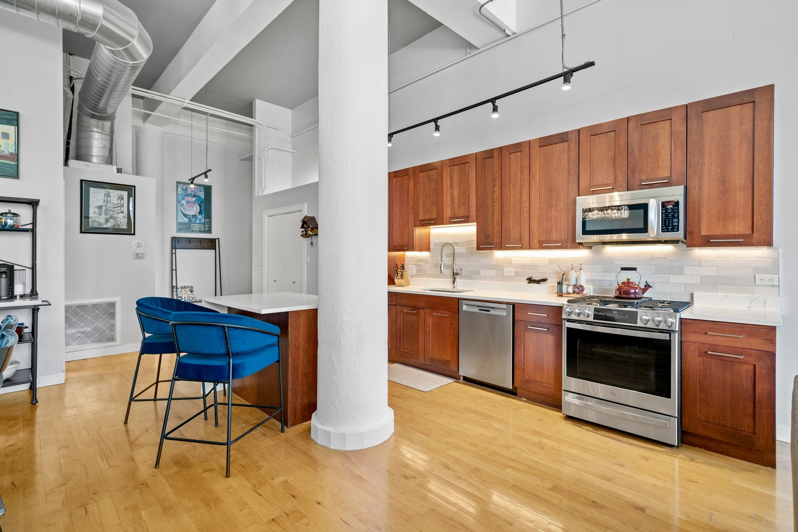 2000 S Michigan Avenue 208