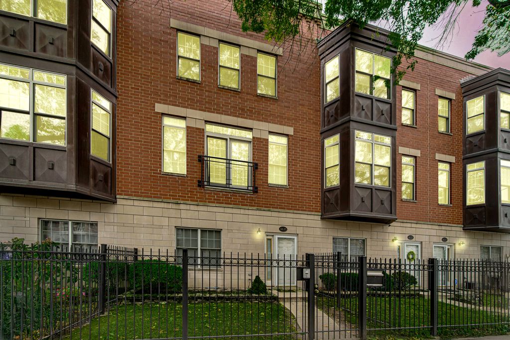 Photo for 4635 S Greenwood Avenue, Chicago, IL 60653 (MLS # 12496892)