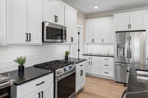 Tiny photo for 1207 Colonial Court, Eldridge, IA 52748 (MLS # 12598329)