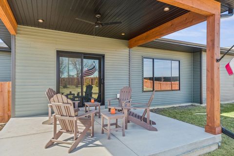 Tiny photo for 1207 Colonial Court, Eldridge, IA 52748 (MLS # 12598329)