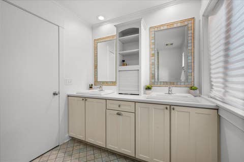 Tiny photo for 1347 Sunview Lane, Winnetka, IL 60093 (MLS # 12688534)