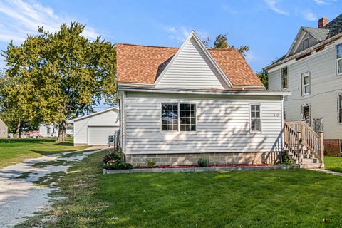 Tiny photo for 412 E Elm Street, Chatsworth, IL 60921 (MLS # 12779993)
