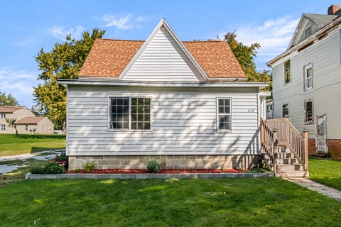 Tiny photo for 412 E Elm Street, Chatsworth, IL 60921 (MLS # 12779993)