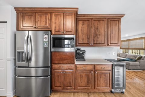 Tiny photo for 904 W Lynnwood Avenue, Arlington Heights, IL 60004 (MLS # 12601038)