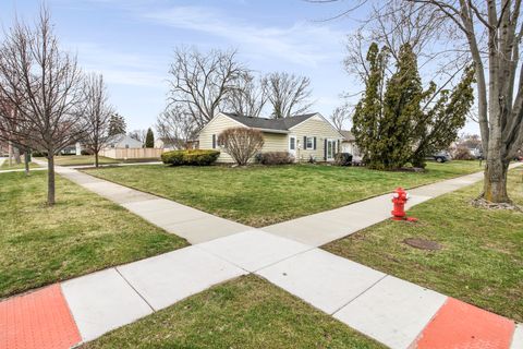 Tiny photo for 904 W Lynnwood Avenue, Arlington Heights, IL 60004 (MLS # 12601038)