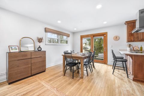 Tiny photo for 904 W Lynnwood Avenue, Arlington Heights, IL 60004 (MLS # 12601038)