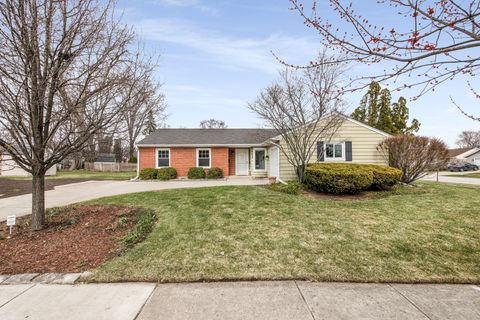 Photo of 904 W Lynnwood Avenue, Arlington Heights, IL 60004 (MLS # 12601038)