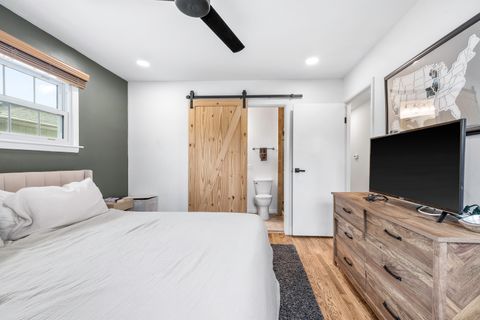 Tiny photo for 904 W Lynnwood Avenue, Arlington Heights, IL 60004 (MLS # 12601038)