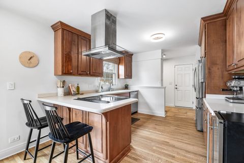 Tiny photo for 904 W Lynnwood Avenue, Arlington Heights, IL 60004 (MLS # 12601038)