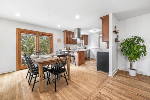 Tiny photo for 904 W Lynnwood Avenue, Arlington Heights, IL 60004 (MLS # 12601038)