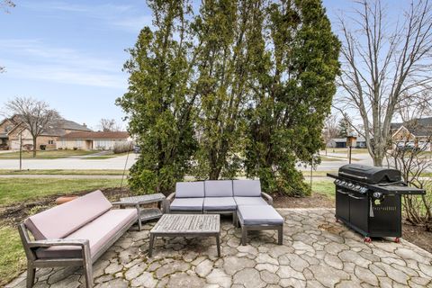 Tiny photo for 904 W Lynnwood Avenue, Arlington Heights, IL 60004 (MLS # 12601038)