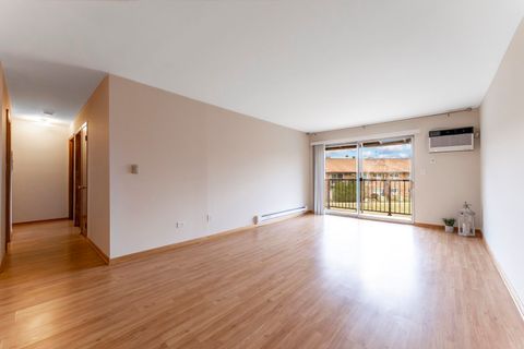 Tiny photo for 810 E Old Willow Road #209, Prospect Heights, IL 60070 (MLS # 12535839)