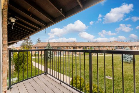 Tiny photo for 810 E Old Willow Road #209, Prospect Heights, IL 60070 (MLS # 12535839)