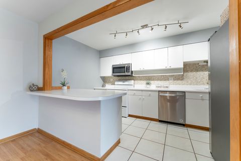 Tiny photo for 810 E Old Willow Road #209, Prospect Heights, IL 60070 (MLS # 12535839)