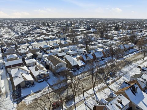 Tiny photo for 7731 W Farragut Avenue, Chicago, IL 60656 (MLS # 12302429)