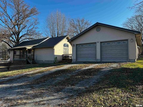 Photo of 802 E CHARLES Street, West Frankfort, IL 62896 (MLS # EB460708)