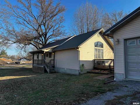 Tiny photo for 802 E CHARLES Street, West Frankfort, IL 62896 (MLS # EB460708)