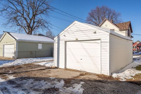 Tiny photo for 418 20th Avenue, Moline, IL 61265 (MLS # 100000026)
