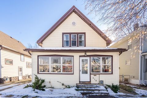 Photo of 418 20th Avenue, Moline, IL 61265 (MLS # 100000026)