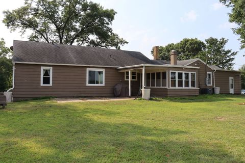 Tiny photo for 2707 W Rock Falls Road, Rock Falls, IL 61071 (MLS # 12443036)