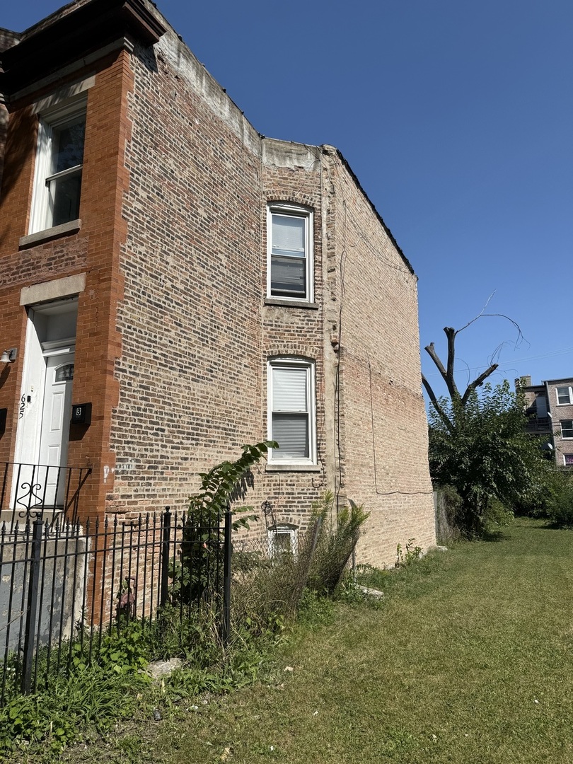 625 N MONTICELLO Avenue