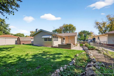 Tiny photo for 1052 Maple Lane, Elk Grove Village, IL 60007 (MLS # 12506312)