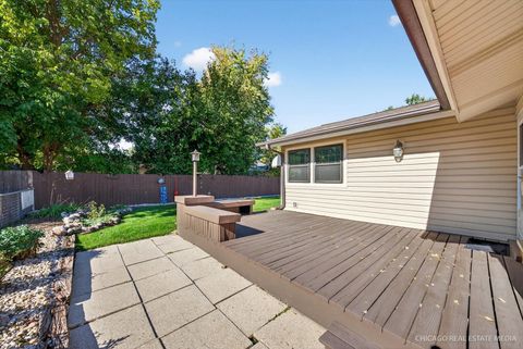 Tiny photo for 1052 Maple Lane, Elk Grove Village, IL 60007 (MLS # 12506312)
