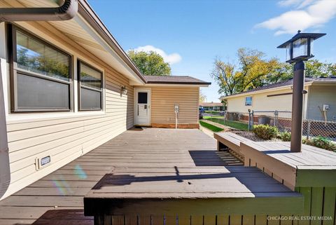 Tiny photo for 1052 Maple Lane, Elk Grove Village, IL 60007 (MLS # 12506312)