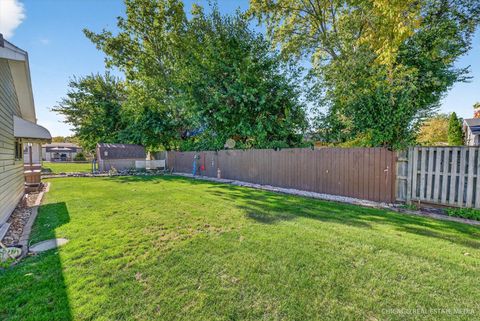 Tiny photo for 1052 Maple Lane, Elk Grove Village, IL 60007 (MLS # 12506312)