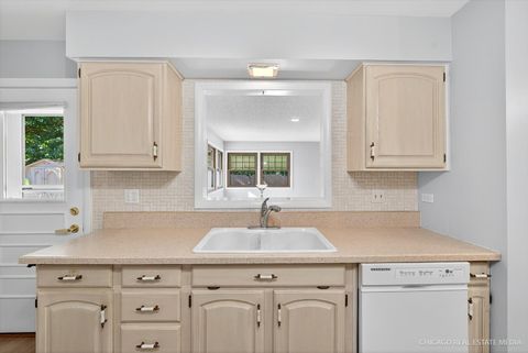 Tiny photo for 1052 Maple Lane, Elk Grove Village, IL 60007 (MLS # 12506312)