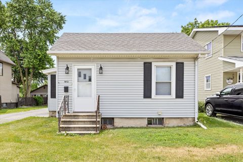 Photo of 1913 Columbus Street, Ottawa, IL 61350 (MLS # 12672200)