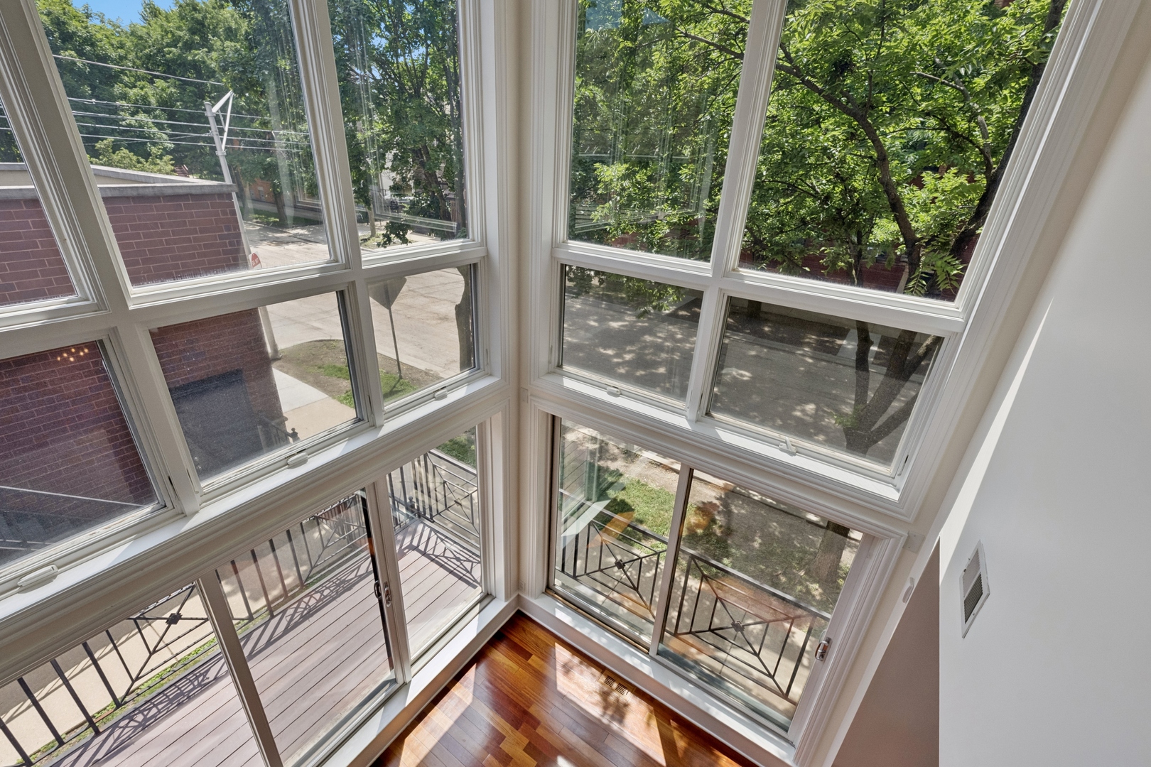 1701 N Washtenaw Avenue 1E