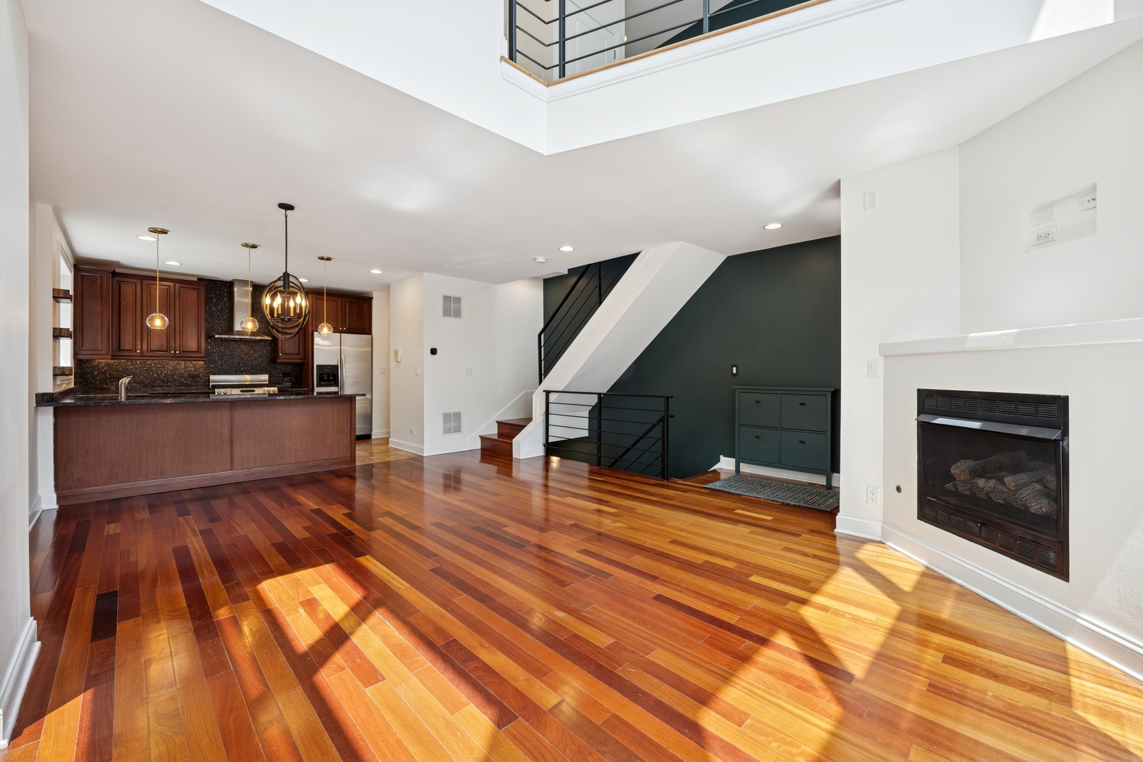 1701 N Washtenaw Avenue 1E