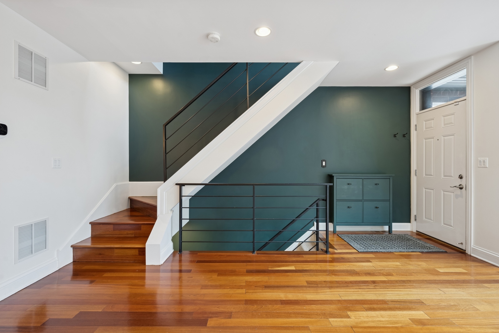 1701 N Washtenaw Avenue 1E