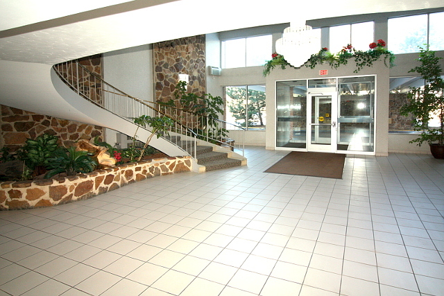 18 E Old Willow Road 105N