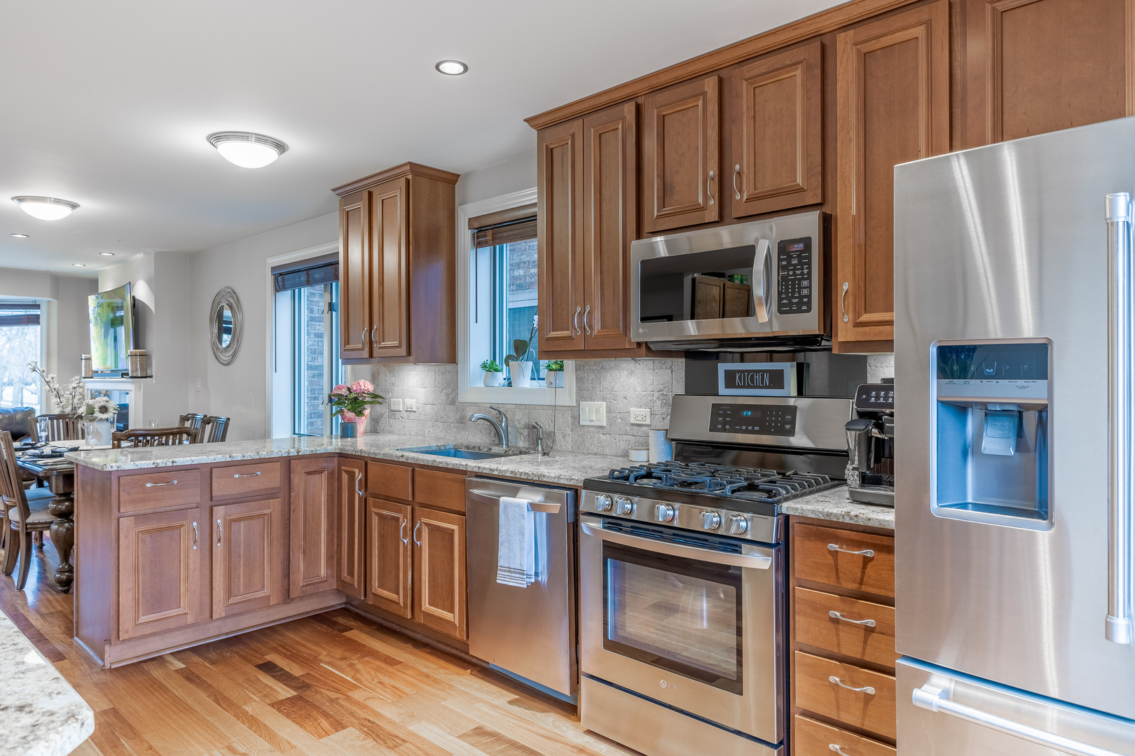 6352 W GIDDINGS Street