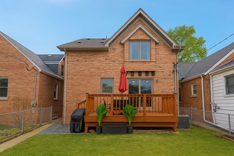 Tiny photo for 6352 W GIDDINGS Street, Chicago, IL 60630 (MLS # 12573904)