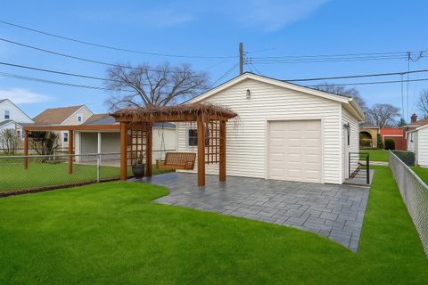 Tiny photo for 6352 W GIDDINGS Street, Chicago, IL 60630 (MLS # 12573904)