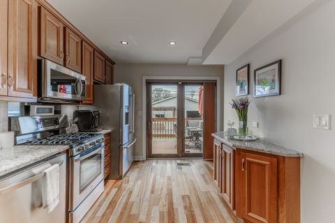 Tiny photo for 6352 W GIDDINGS Street, Chicago, IL 60630 (MLS # 12573904)