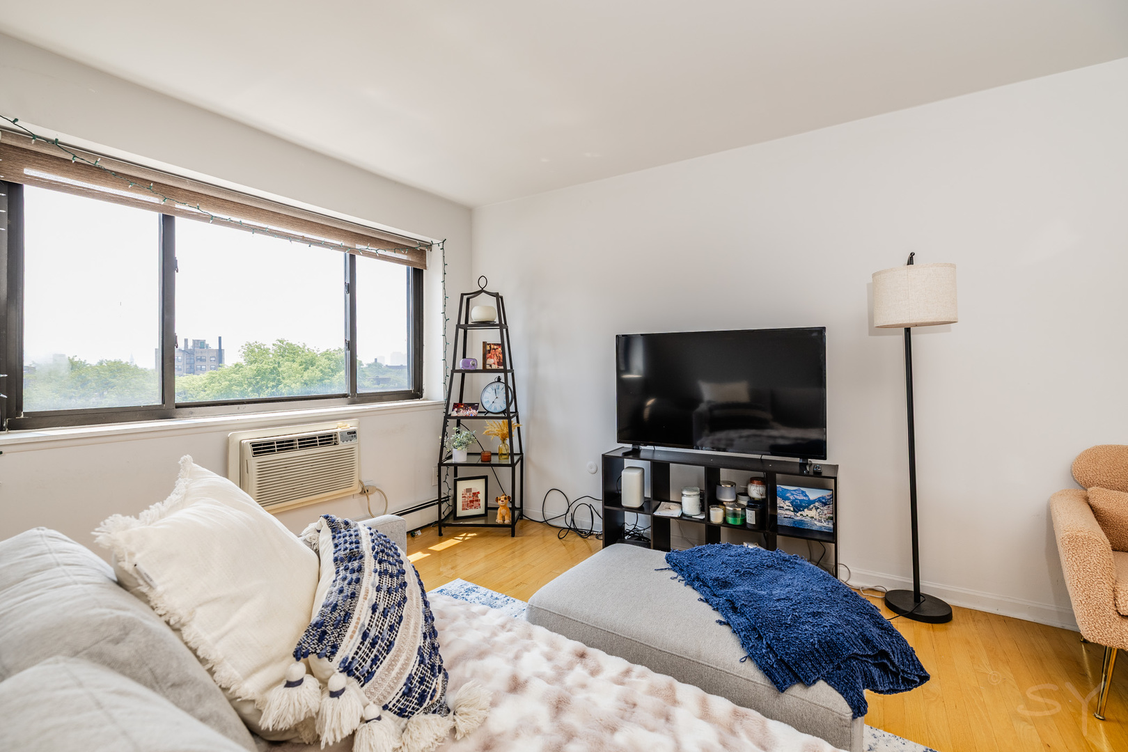 607 W Wrightwood Avenue 714