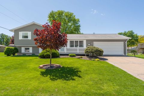 Photo of 918 6th Street, Hampton, IL 61256 (MLS # 12633917)